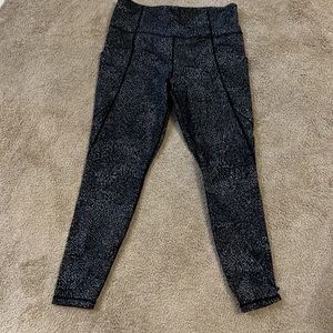 Athleta Salutation Stash pocket Tight